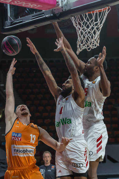 周琦在进攻 周琦在进攻