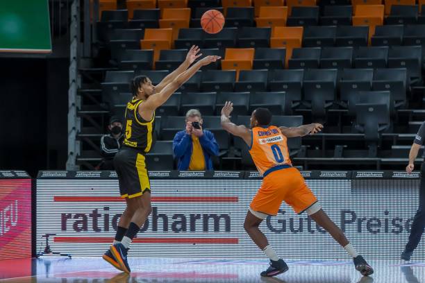 则显得黯然 则显得黯然